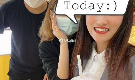 口罩拍照小姐姐图片,捕捉小姐姐的时尚风采