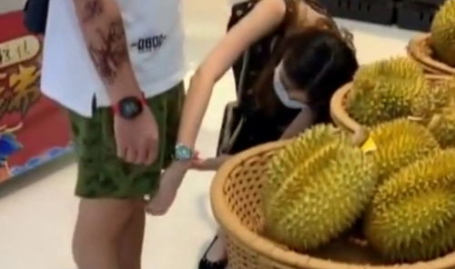 小姐姐挑选水果图片,小姐姐的视觉挑选指南